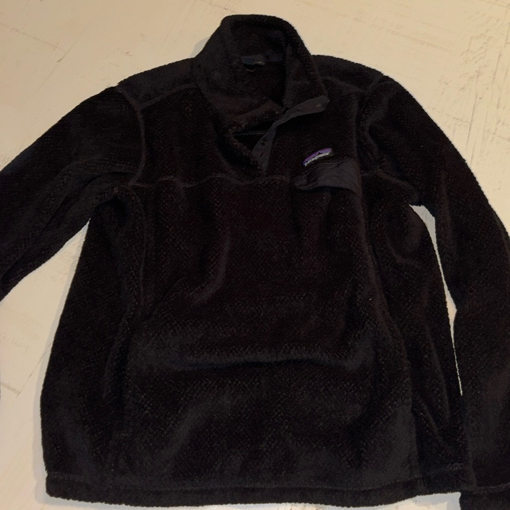 Black Patagonia fleece pullover. Size L